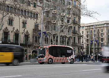 Realiomis sąlygomis išbandyti „Renault“ autonominiai mikroautobusai įkvėpia ateičiai