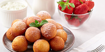 Purios varškės spurgos kaip pas mamą: ruošite Užgavėnėms, bet suvalgysite dar karštas