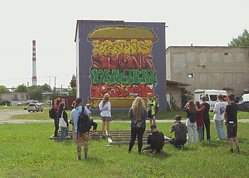 Jaunimo įtrauktis per meną: graffiti dirbtuvės keliauja po Klaipėdos regioną