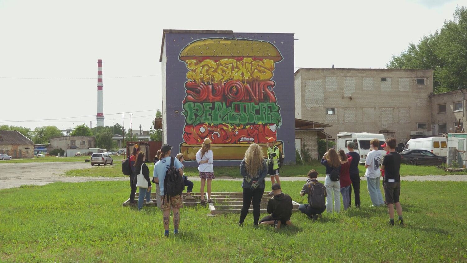 Jaunimo įtrauktis per meną: graffiti dirbtuvės keliauja po Klaipėdos regioną