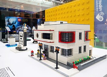 LEGO parodoje Kaune – popkultūros herojų ir modernizmo architektūros susitikimas