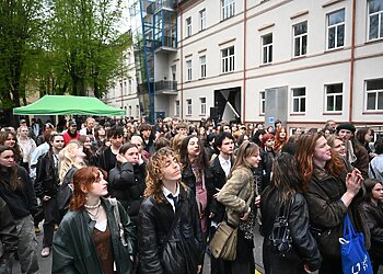 Festivalis po atviru dangumi Vilniaus senamiestyje: ATLANTIDA’25.underground_2.0 grįžta į Tiškevičių rūmų kiemelį!