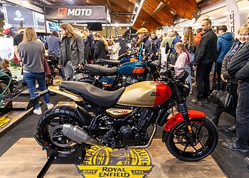 Rygoje vyko didžiausia Baltijos šalyse motociklų paroda: stebino dalyviai iš Lietuvos