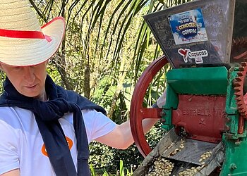 Kavos ūkiuose Hondūre pluša ir bitės – kuo ypatingas toks medus?