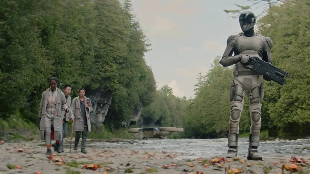 Noma Dumezweni, Sabrina Wu, Tattiawna Jones ir Alexander Skarsgård seriale „Žudikbotas“, kuris dabar transliuojamas per „Apple TV+“. | Image: „Apple TV+