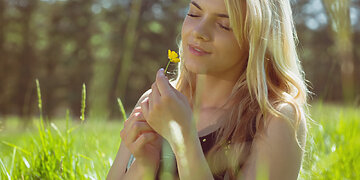 Gerai moters savijautai: 3 medžiagos, kurių atsargomis turi pasirūpinti kiekviena