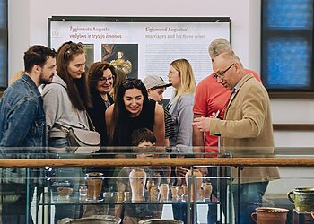 Muziejų naktį Valdovų rūmuose – nuo Baroko „šortų“ iki „Tyliosios diskotekos“