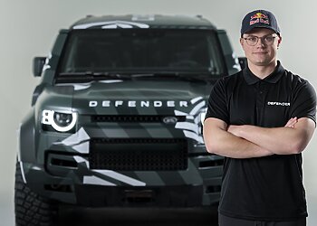 „Defender“ pasirašė sutartį su lietuviu Roku Baciuška Dakaro raliui