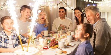 Prasideda švenčių sezonas: kaip sutaupyti vestuvėms, krikštynoms ar gimtadieniui?