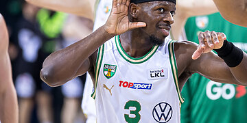 S. Francisco: „Treneris gavo dvi technines, dabar jis mums skolingas sušių“