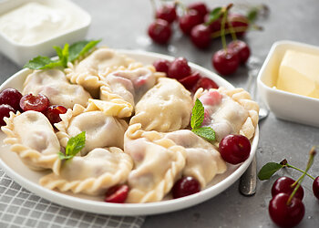 Neilgai truksiančio trešnių sezono startui – 3 nauji, dar neragauti receptai: ką ruošti pusryčiams, pietums ir net vakarienei