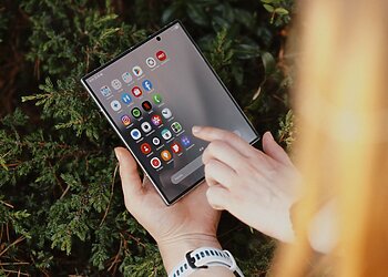 Ilgai lauktas proveržis: sulenkiamų telefonų populiarumas Lietuvoje sparčiai auga