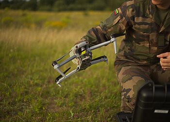 Šauliai kyla į dangų: Lietuvoje formuoja bepiločių orlaivių vienetus