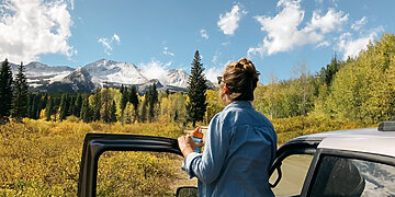 Lietuviai automobiliu jau pasiekia atokiausias Europos vietas – ką pravartu žinoti vairuojant užsienyje?