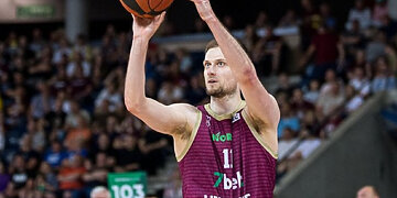 Dž.Slavinskas keliasi į Gargždus