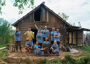 Apleisti nameliai Lietuvoje atgimsta keliautojams