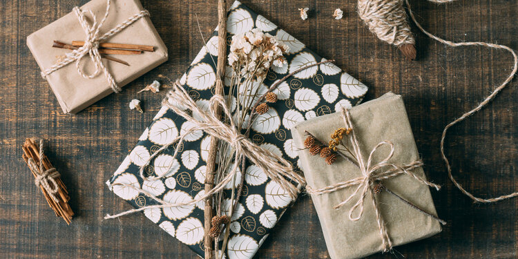Madoje įsitvirtina tvarus, paprastas ir nuoširdus dovanų pakavimas