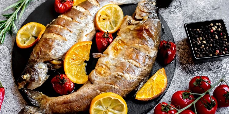 Kūčių stalo karalienė žuvis: du lengvi receptai orkaitėje