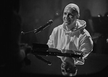 Lukiškių kalėjimo cerkvėje prasideda ketvirtasis „Piano & A Microphone“ sezonas