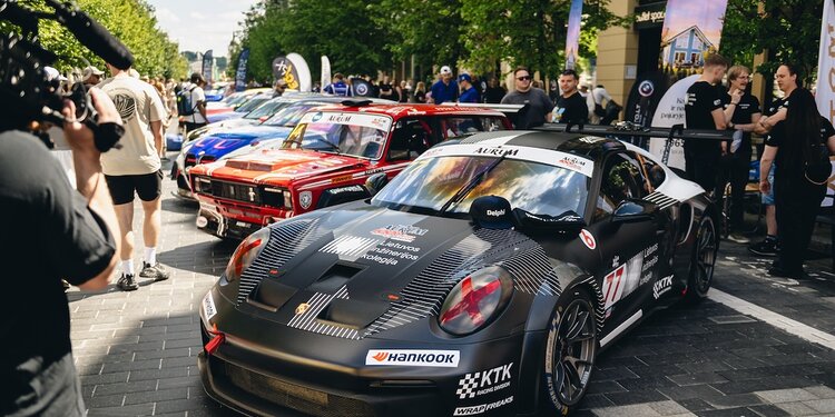 Sostinės Gedimino prospekte pristatytas didžiausias Baltijos šalių autosporto festivalis