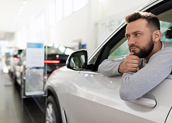 Prieš pirkdami įvertinkite: greičiausiai nuvertėjantys automobiliai Lietuvoje