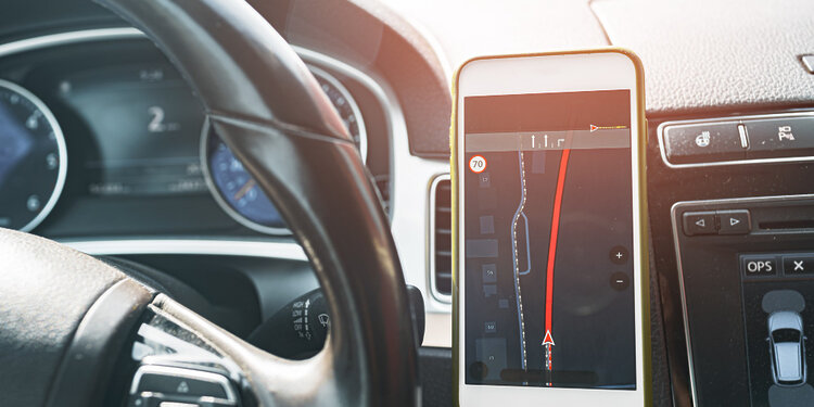 Pakenkti gali vos kelios minutės: kodėl telefono nereikėtų palikti automobilyje?